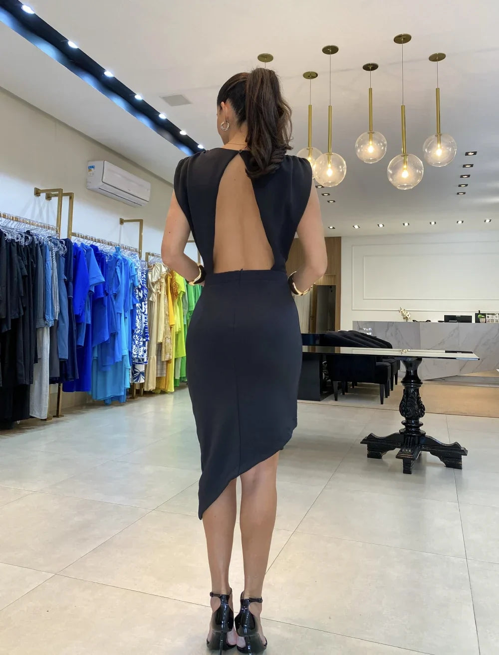 Camille™ | Diana robe épaule structurée avec fente élégante