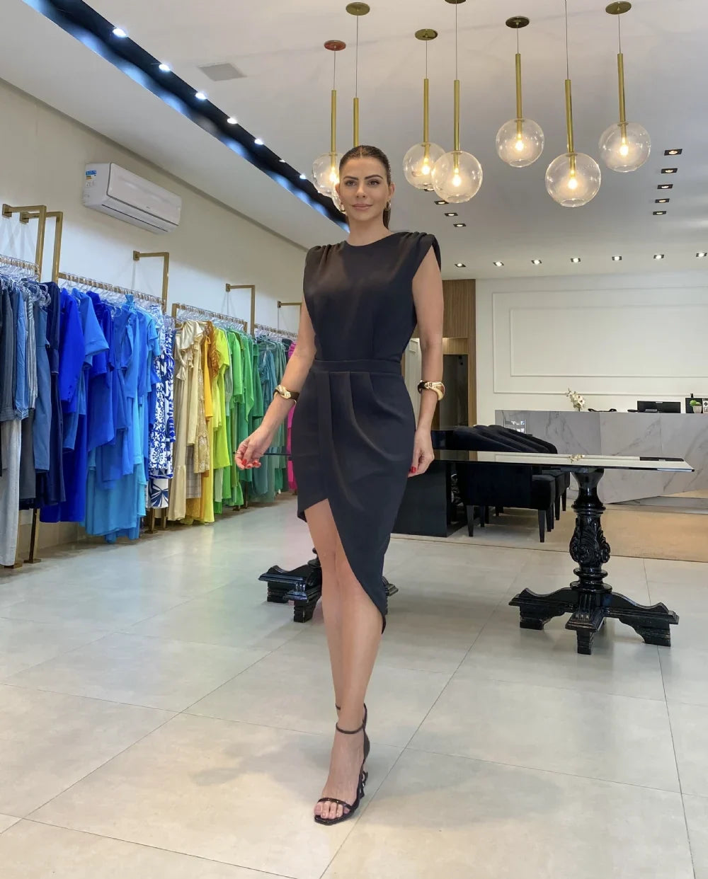 Camille™ | Diana robe épaule structurée avec fente élégante